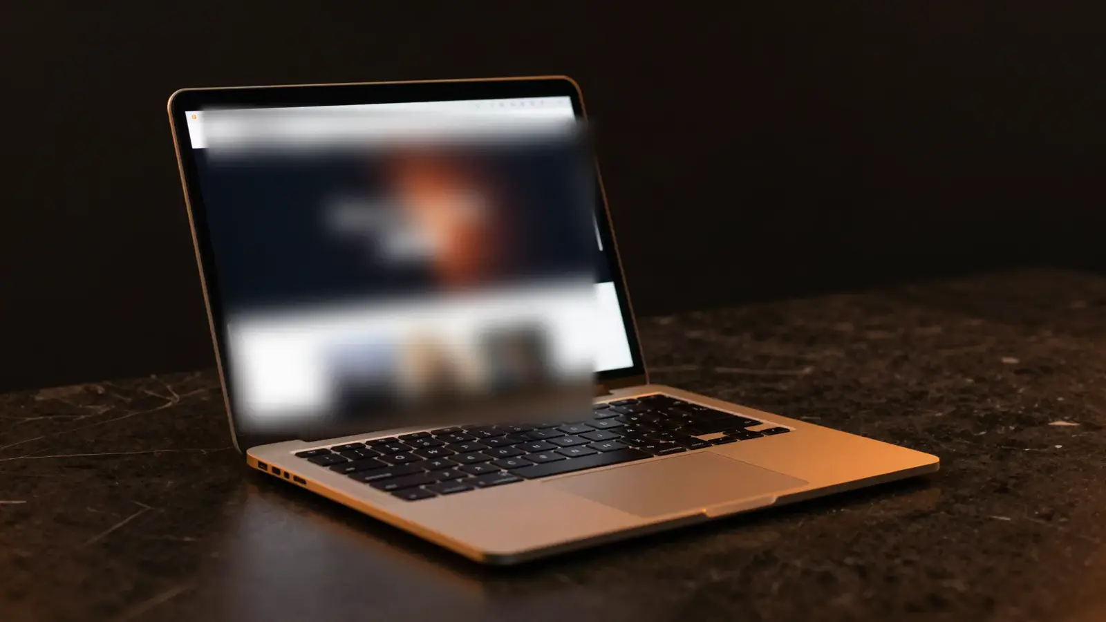 Le web design cinématographique : Pourquoi l'esthétique premium vend plus